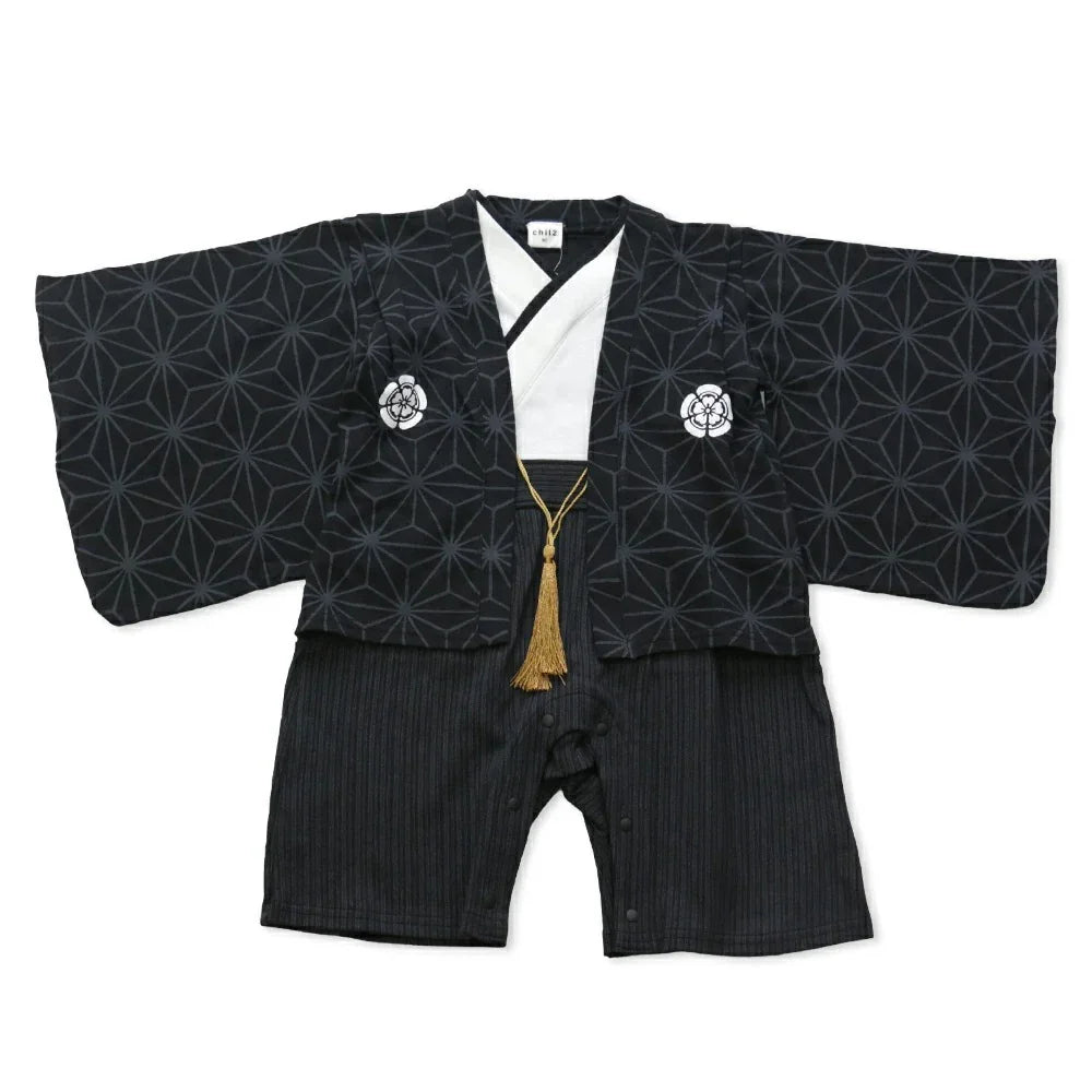 採用高品質布料製成之舒適嬰兒和服造型連身衣。