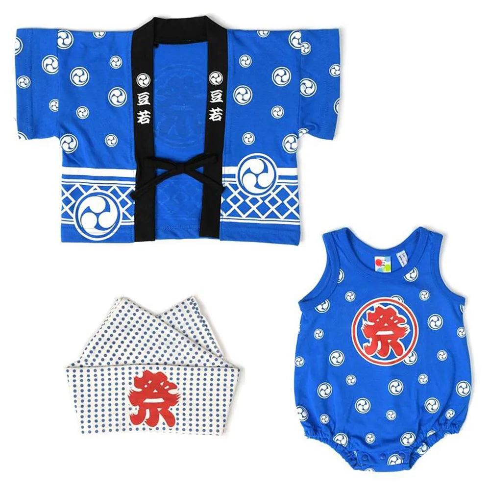 適合節慶拍照、百日宴或特別場合穿著之嬰兒藍色和服套裝。