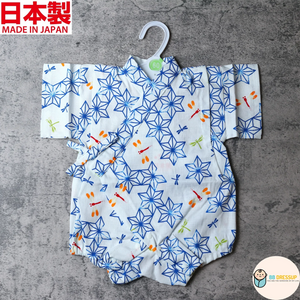 經典麻葉與蜻蜓圖案之嬰兒和服連身衣,展現日式美感。