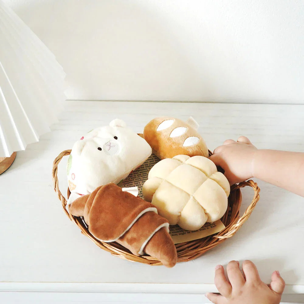 採用安全柔軟布質製作之嬰幼兒感官開發玩具。