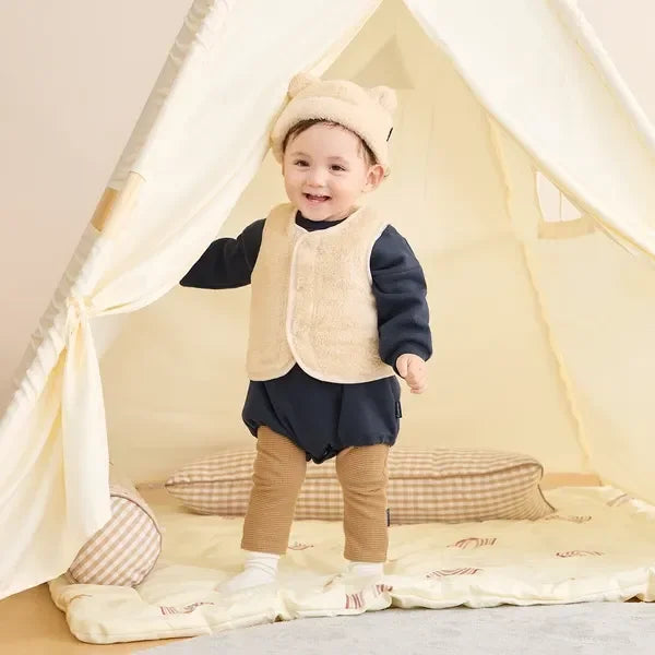 [現貨] 日本直送Combi Mini初生嬰兒淺米色長絨毛背心外套 (80-90cm) - BB Dressup