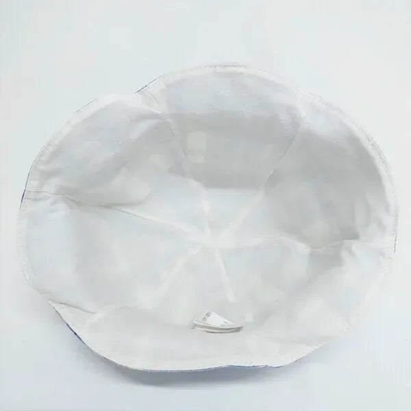 採用雙層紗布材質之嬰兒遮陽帽，觸感柔軟透氣。
