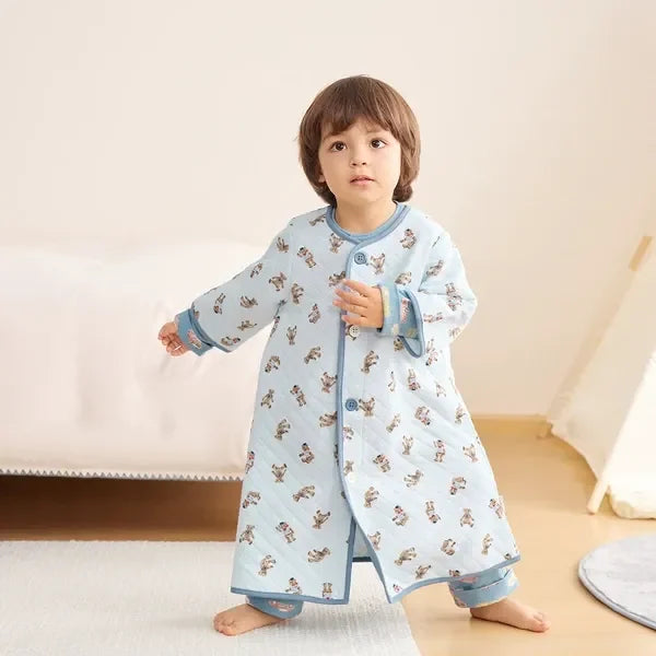 [現貨] 日本直送Combi Mini 嬰兒粉藍長袖保暖絎縫睡袍/睡衣 (80-90cm) - BB Dressup