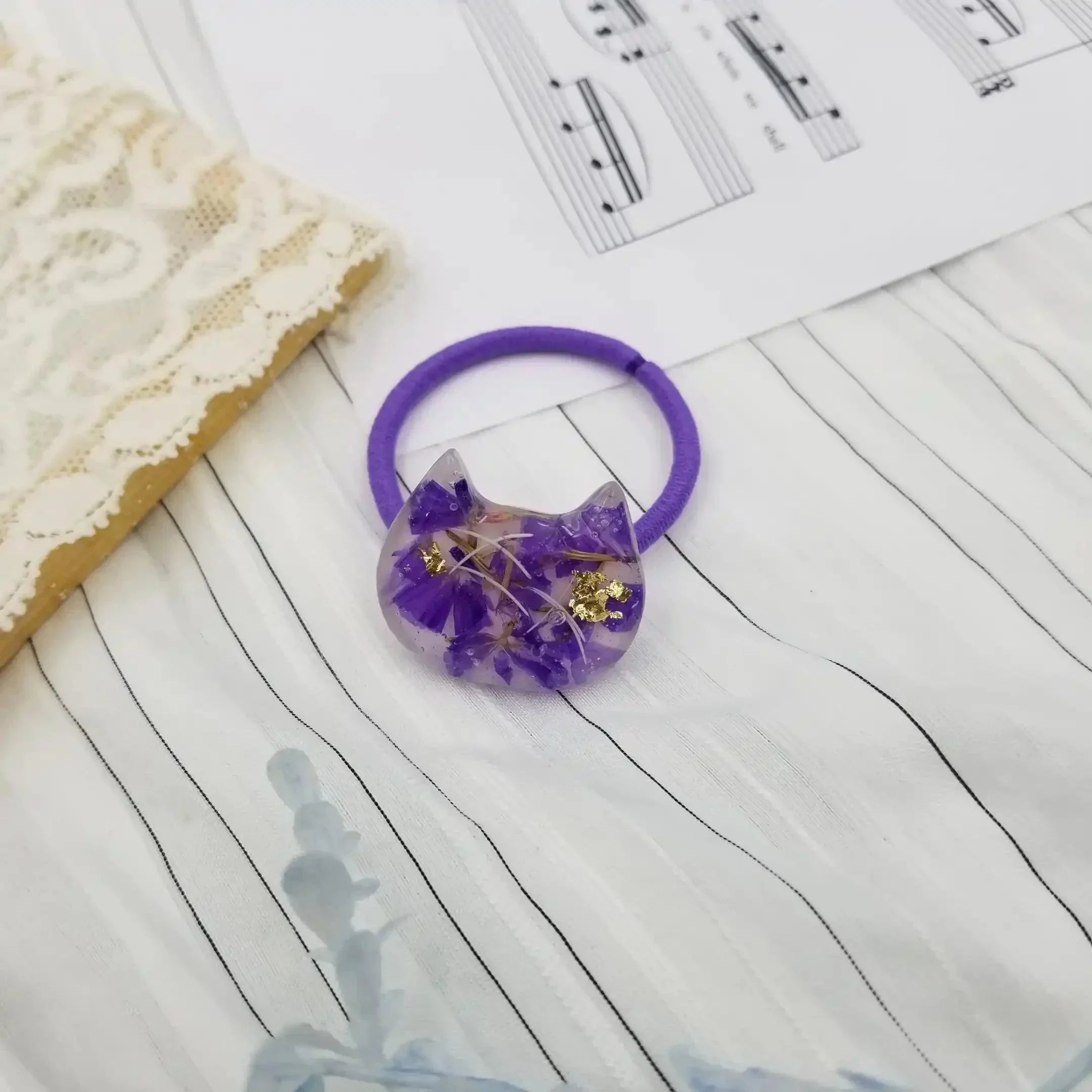 [預購] 香港製造 Queenary Handcraft 親子款式 手作紫色乾花貓咪橡筋圈 - BB Dressup