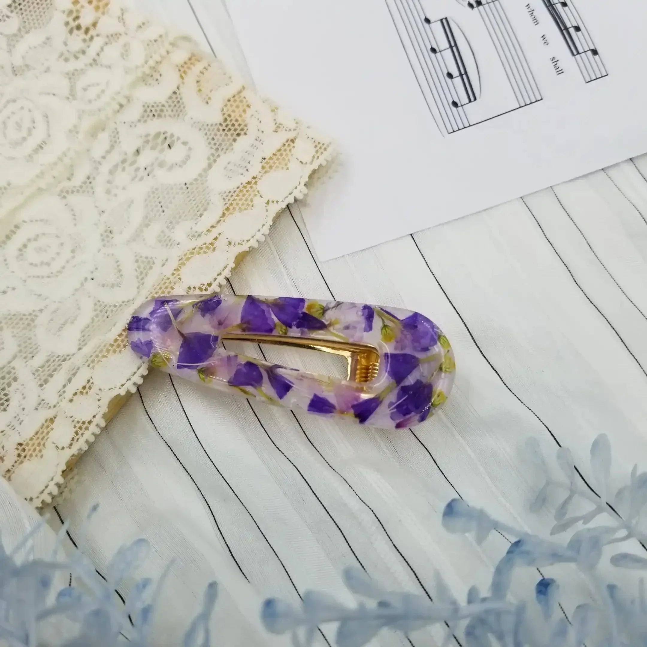[預購] 香港製造 Queenary Handcraft 親子款式 手作透明紫色乾花髮夾 (鴨咀夾) - BB Dressup